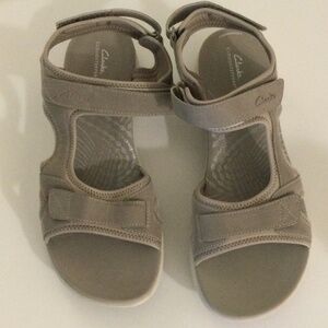 Clarks US 11 Tan Sandals